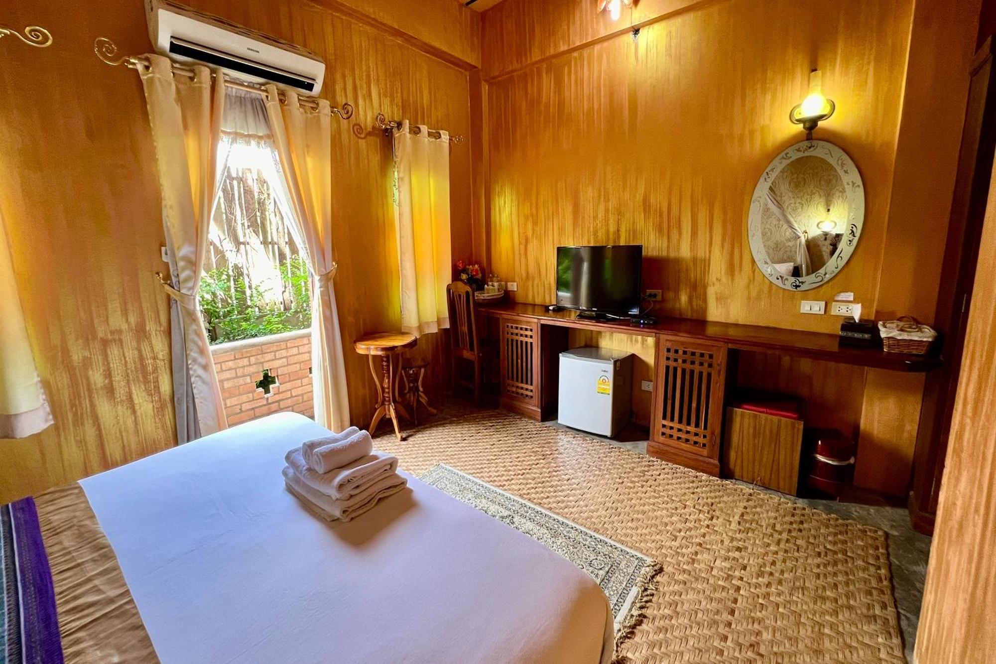 Amethyst Hotel Chiang Mai Exterior photo