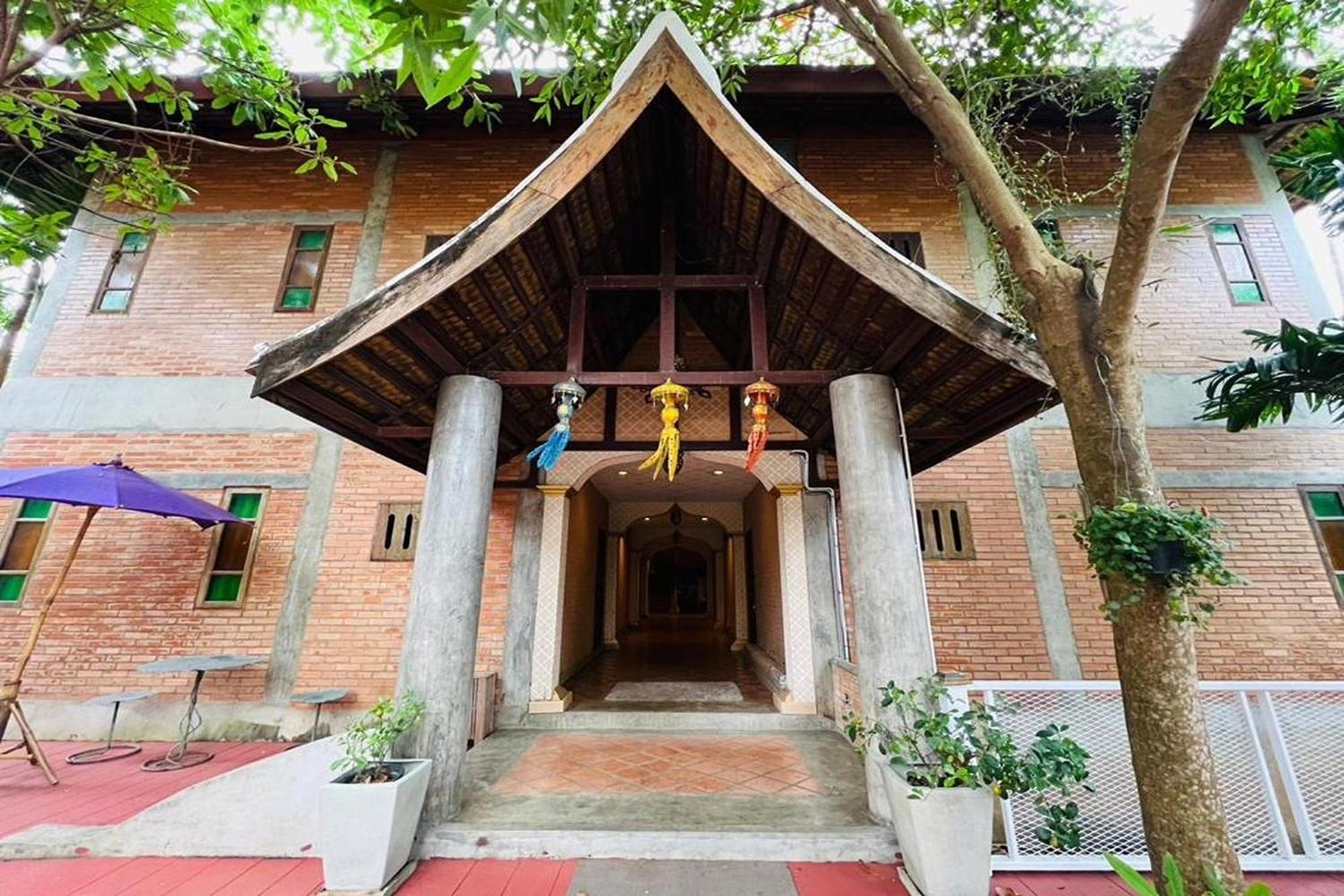 Amethyst Hotel Chiang Mai Exterior photo